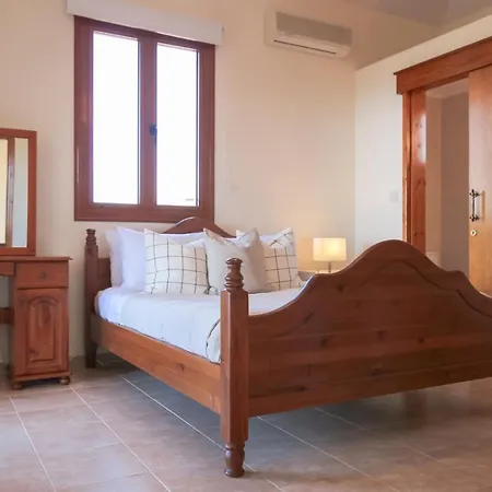 Phaedrus Living: Serenity Villa