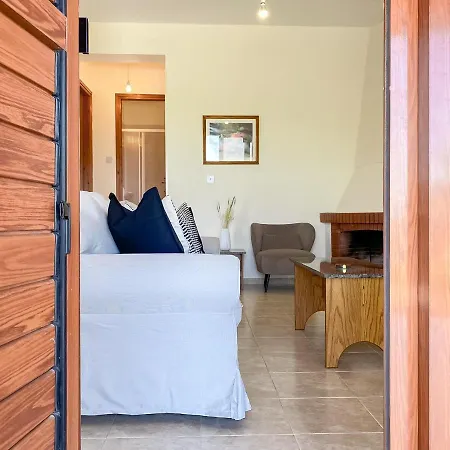 Phaedrus Living: Serenity Villa