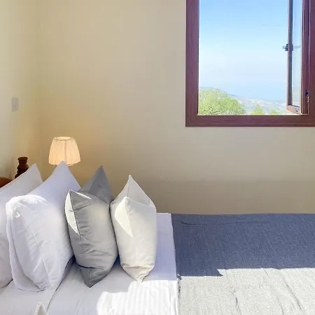 Phaedrus Living: Serenity Villa *