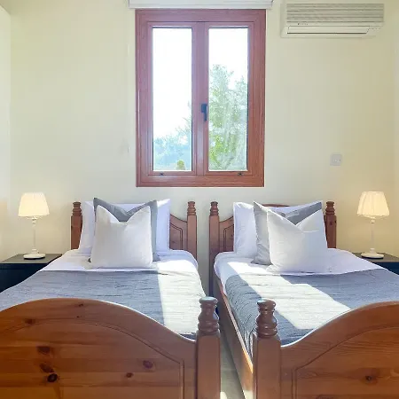 Phaedrus Living: Serenity Villa Lysos