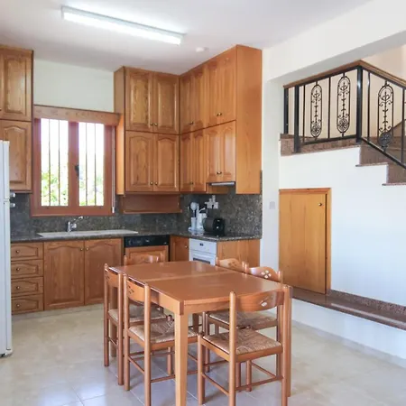 Phaedrus Living: Serenity Villa Lysos
